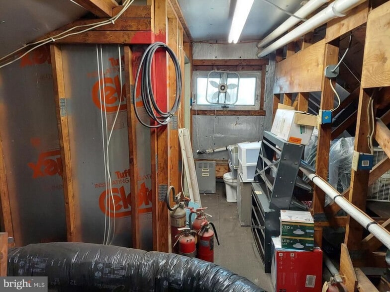 More Photos Of 120 E Market St, Hallam Auto Repair For Sale