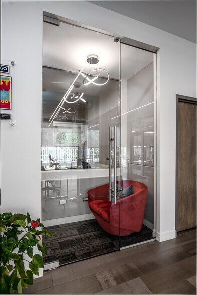 More Photos Of 6127 S University Ave, Chicago Coworking Space