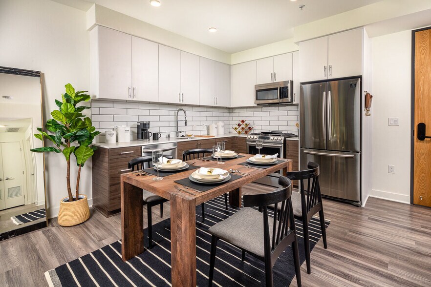 More Photos Of 1331 N Cahuenga Blvd, Los Angeles Apartments For Lease