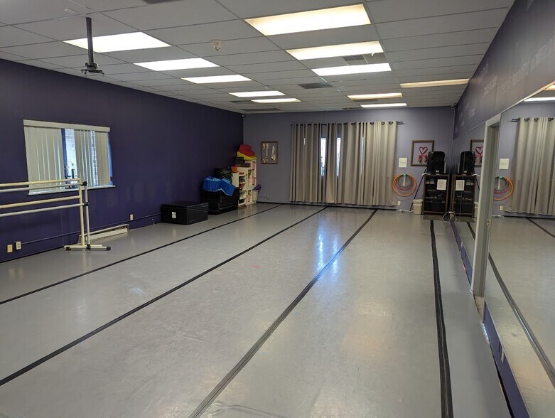 More Photos Of 88 Westpark Rd, Centerville Warehouse For Sale