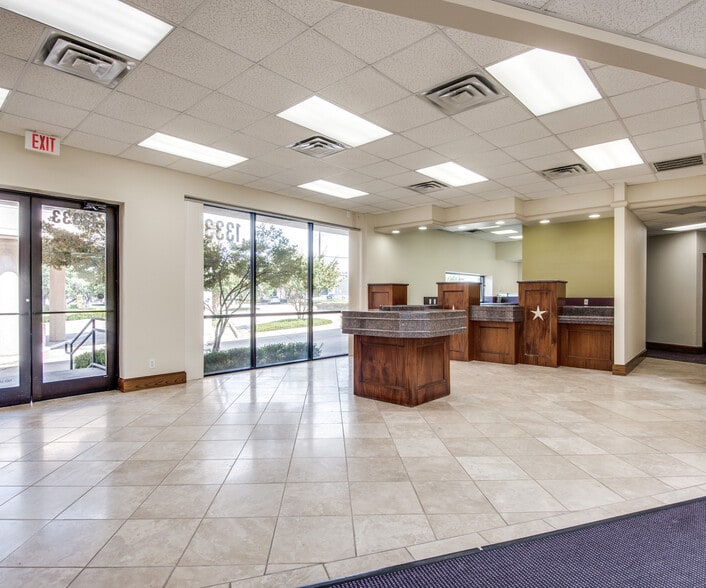More Photos Of 13333 Midway Rd, Farmers Branch Bank For Lease