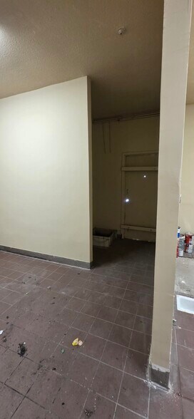 More Photos Of 15411 Village Dr, Victorville General Retail For Lease