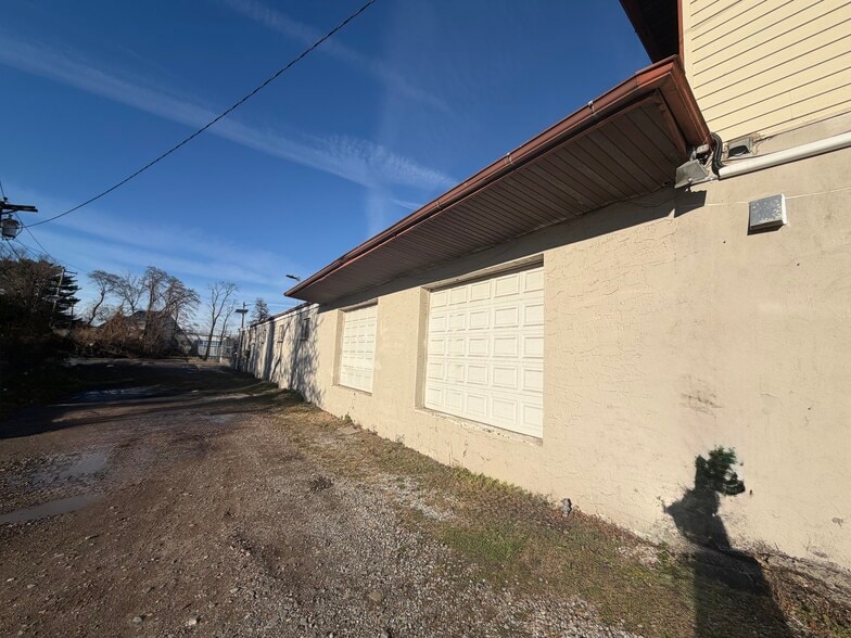 More Photos Of 69 Saint Mihiel Dr, Riverside Warehouse For Sale