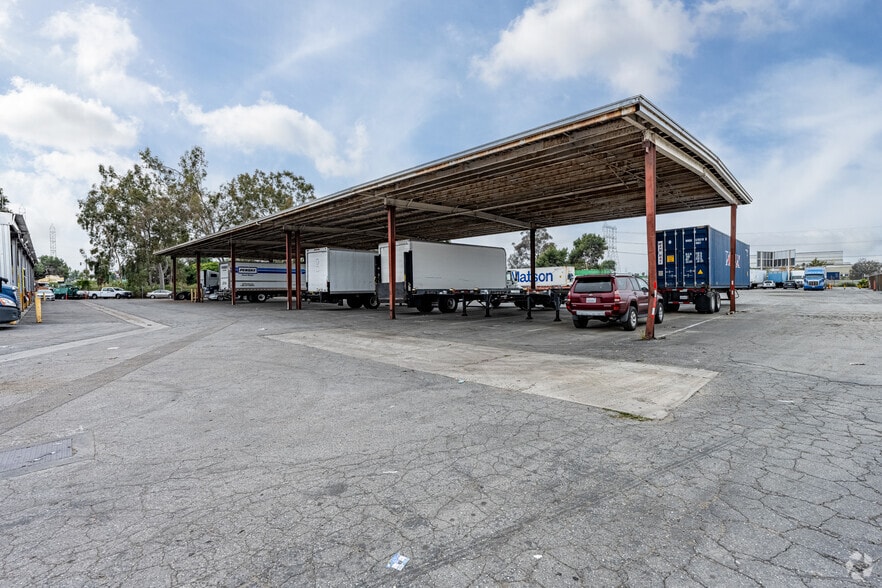 More Photos Of 5625 E Firestone Blvd, South Gate Warehouse For Lease