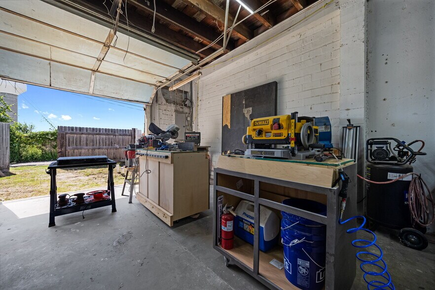 More Photos Of 333 S Commercial St, Aransas Pass Storefront For Sale