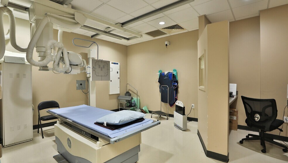 More Photos Of 601 Rockmead Dr, Kingwood Medical For Sale