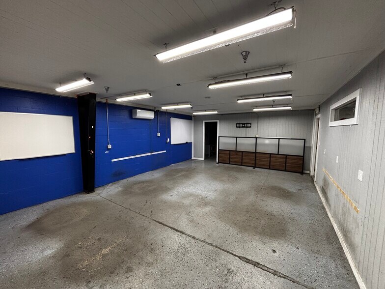 More Photos Of 848 Kensinger Rd, Lakeland Manufacturing For Sale