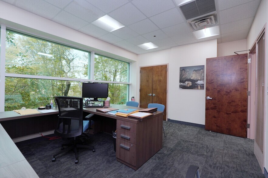 More Photos Of 900 South Ave, Staten Island Office For Lease