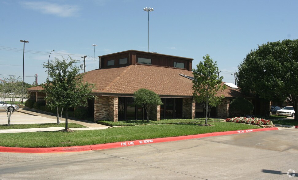 More Photos Of 1903 Stadium Oaks Ct, Arlington Office For Lease