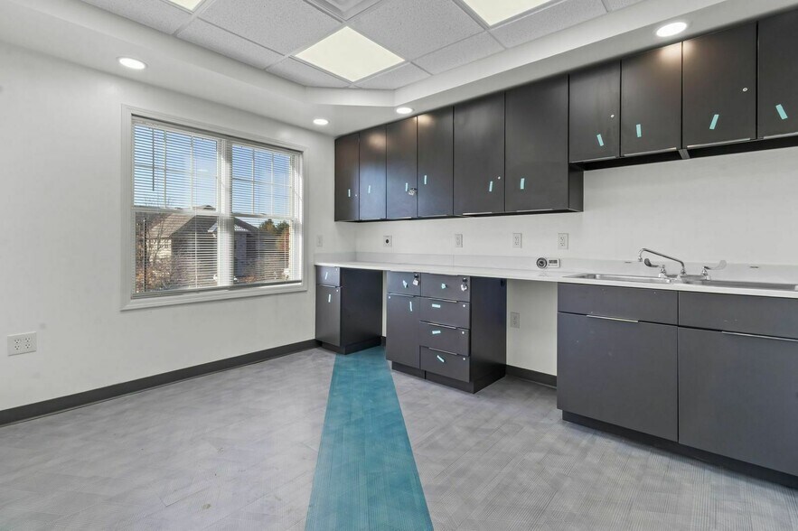 More Photos Of 10412 Allisonville Rd, Fishers Medical For Lease