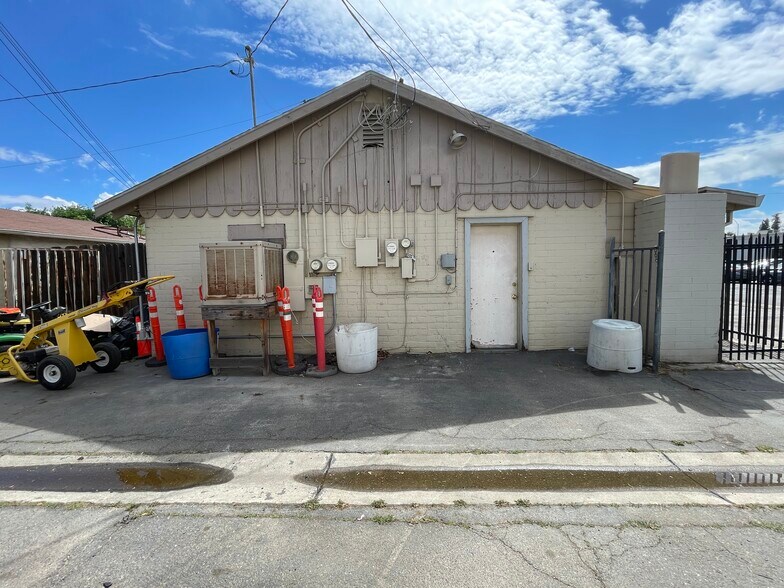 More Photos Of 1799 E 21st St, Merced Flex For Sale