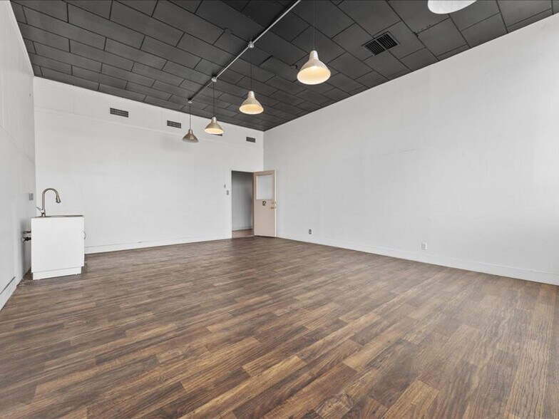 More Photos Of 1612 20th St, Bakersfield Loft Creative Space For Lease