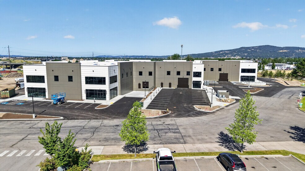 More Photos Of 22421 E Appleway Ave, Liberty Lake Showroom For Lease