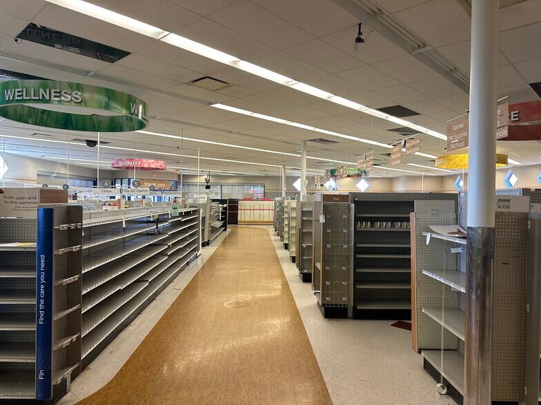 More Photos Of 4813 W Mercury Blvd, Hampton Drugstore For Sale