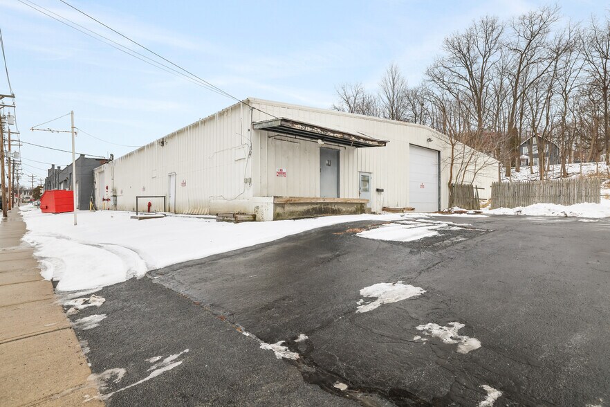 More Photos Of 105-119 Sprague Ave, Middletown Manufacturing For Lease