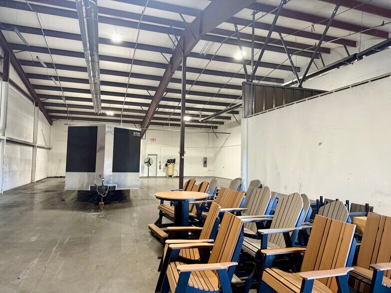 More Photos Of 4005-4009 S Valley Dr, Mead Warehouse For Lease