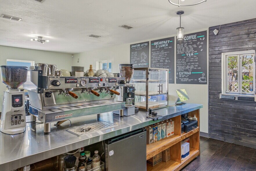 More Photos Of 608 SW Big Bend Trl, Glen Rose Restaurant For Sale