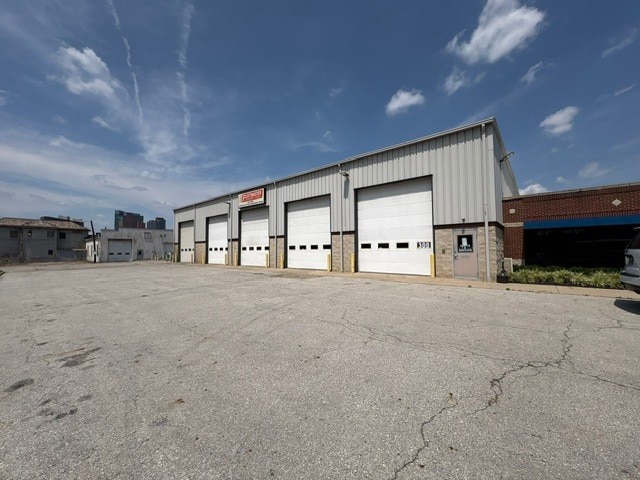 More Photos Of 300 E Naghten St, Columbus Service For Lease