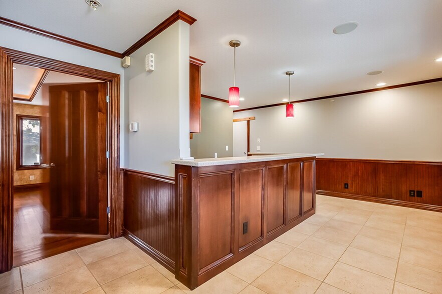 More Photos Of 121 S Water St, Derby Office For Sale