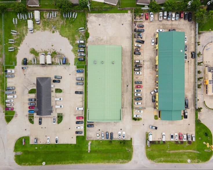 More Photos Of 10009 S Highway 6 Rd, Sugar Land Freestanding For Sale