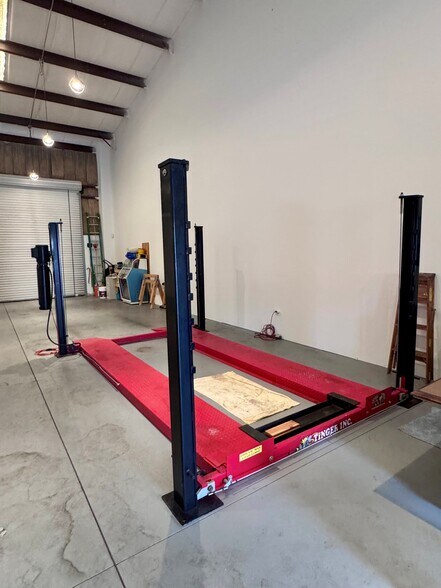 More Photos Of 4776 Radio Rd, Naples Warehouse For Sale