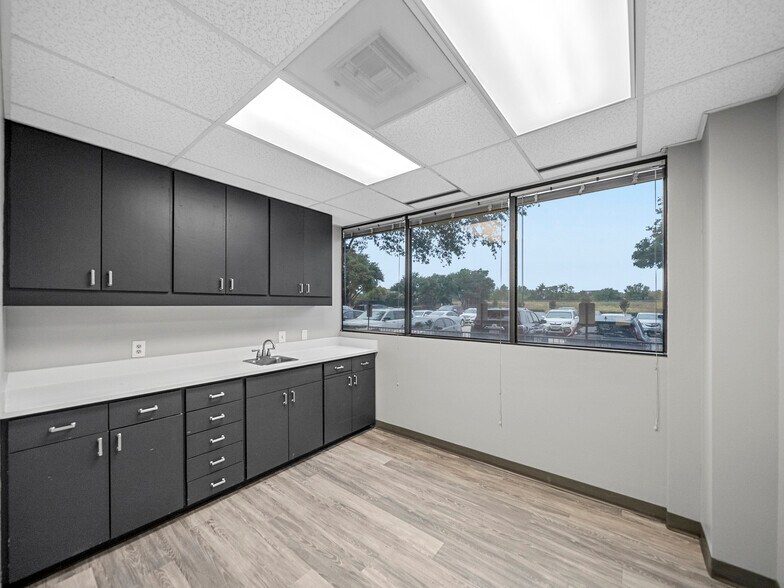 More Photos Of 375 Municipal Dr, Richardson Medical For Sale