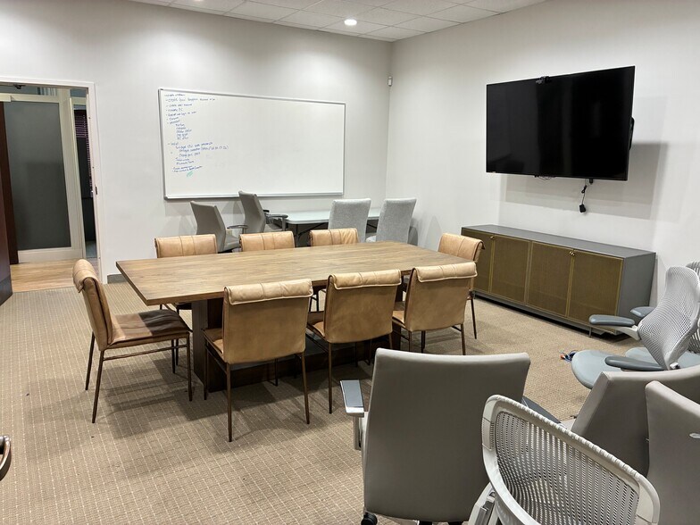 More Photos Of 5880 Ridge Bend Rd, Memphis Office For Sale