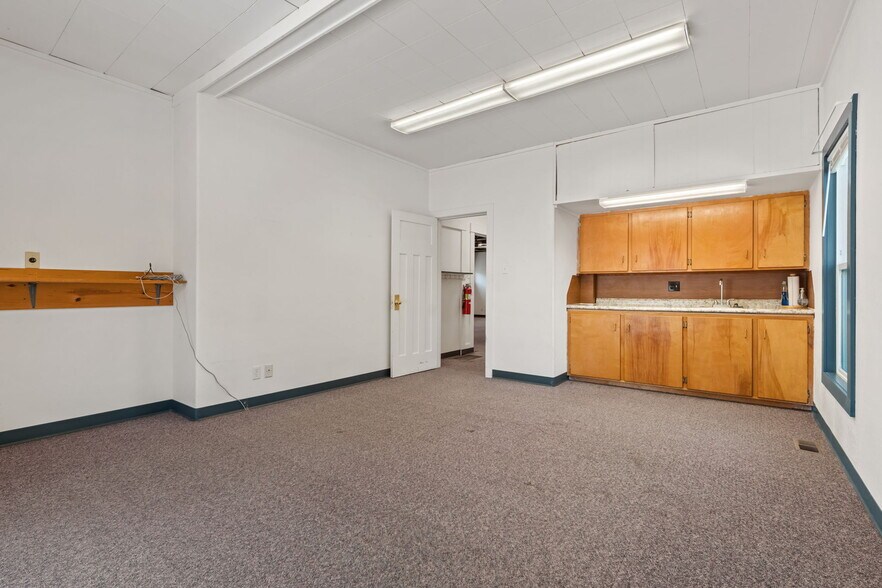 More Photos Of 1068 Market Blvd, Chehalis Office For Sale