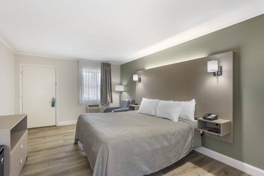 More Photos Of 170 Eastbrook Rd, Smoketown Hotel For Sale