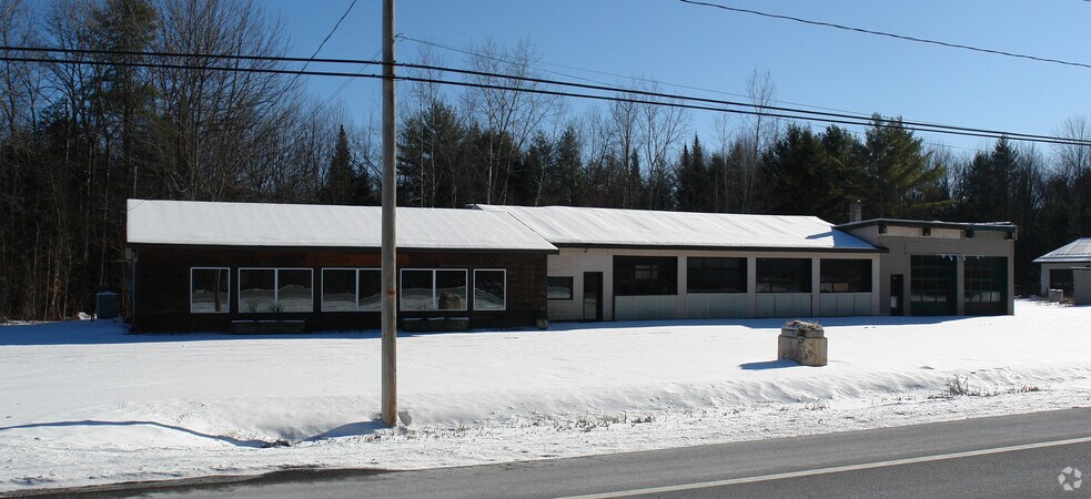 More Photos Of 933 State Highway 30, Mayfield Showroom For Sale