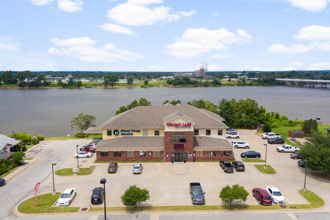 More Photos Of 9716 Riverside Pky, Tulsa Medical For Lease