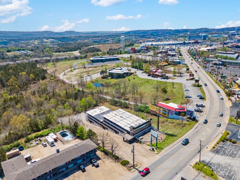 More Photos Of 1900 W 76 Country Blvd, Branson Hotel For Sale