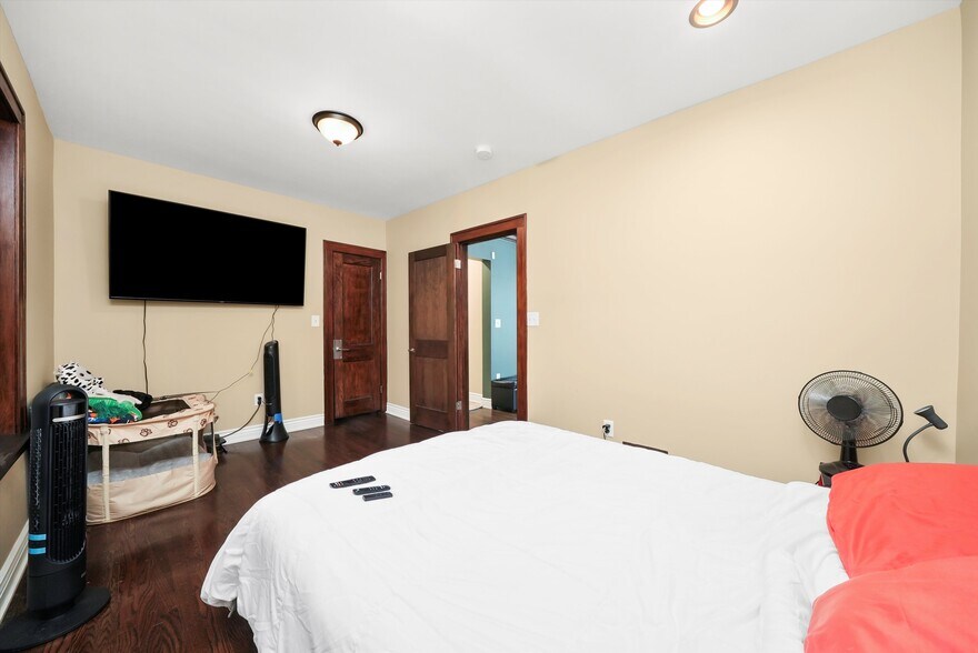 More Photos Of 6933 S Washtenaw Ave, Chicago Multifamily For Sale