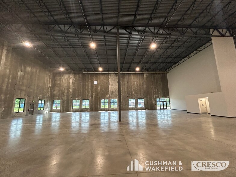 More Photos Of 2001 Victoria St, Warren Distribution For Lease