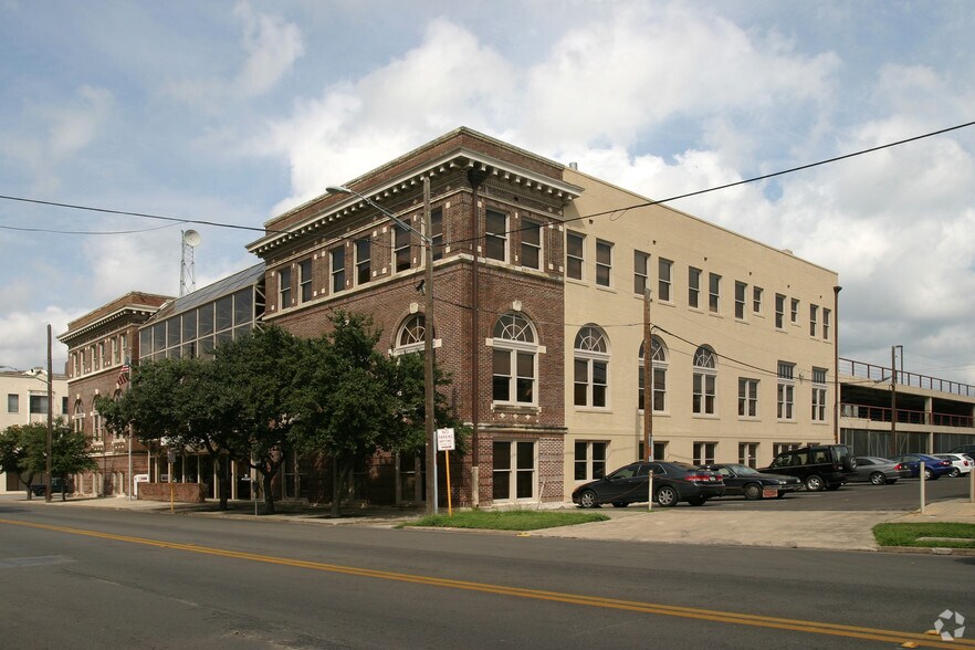 More Photos Of 318 McCullough Ave, San Antonio Office For Sale