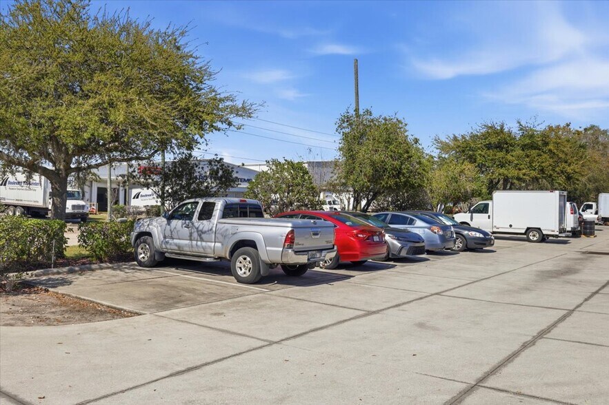 More Photos Of 1220 Biscayne Blvd, Deland Warehouse For Lease