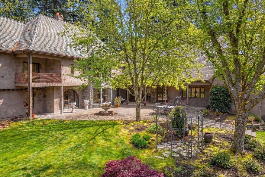 More Photos Of 1500 SE Waverly Dr, Portland Office Residential For Sale