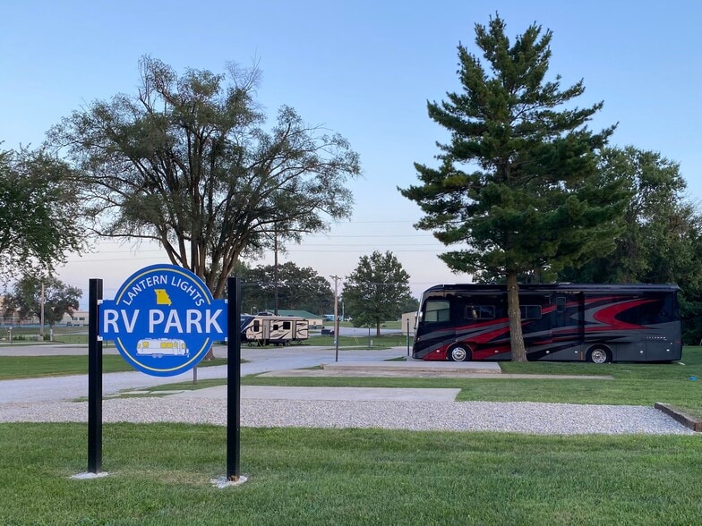 Primary Photo Of 1312 E 17th St, Trenton Manufactured Housing Mobile Home Park For Sale