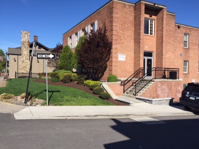 More Photos Of 5586 Main St, Williamsville Office For Lease