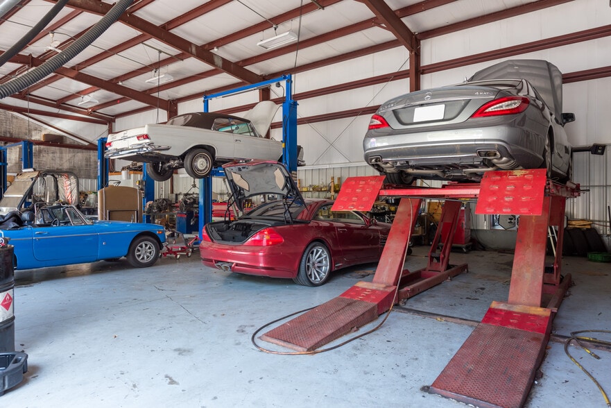 More Photos Of 7 Colonel Dr, Bourne Auto Repair For Sale