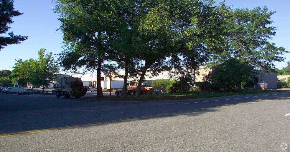 More Photos Of 31 Suffolk Rd, Mansfield Warehouse For Lease