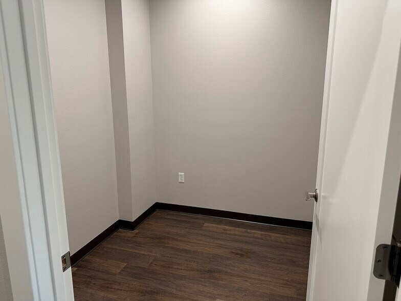 More Photos Of 2450 Post Rd, Plover Office For Lease