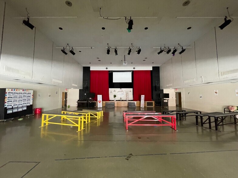 More Photos Of 1495 Colorado Blvd, Los Angeles Schools For Lease