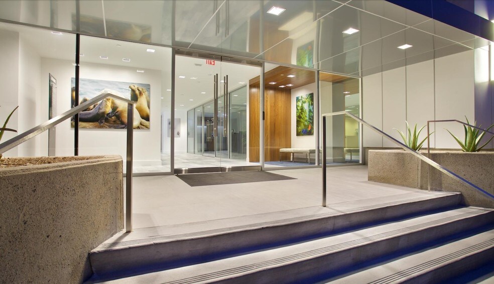 More Photos Of 7817 Ivanhoe Ave, La Jolla Office For Lease