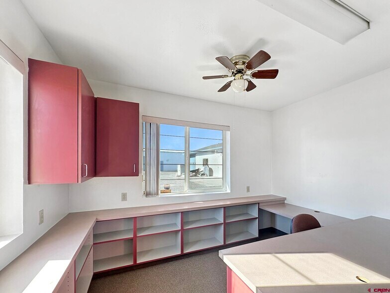 More Photos Of 685 Industrial Blvd, Delta Warehouse For Lease