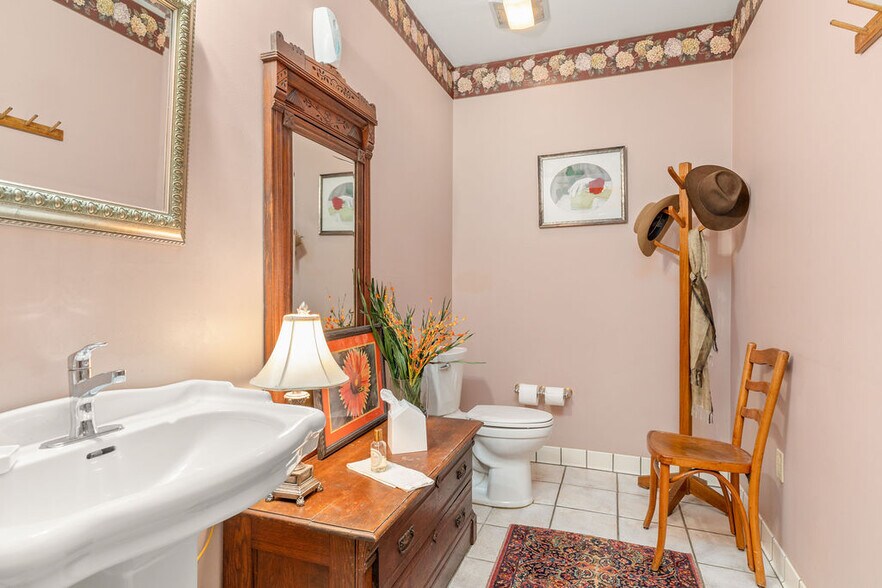 More Photos Of 46 Hillside Ave, Eureka Springs Hospitality For Sale
