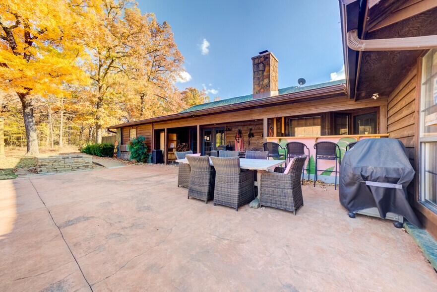 More Photos Of 446724 E 390 Rd, Langley Hotel For Sale