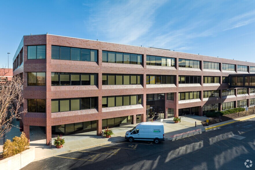Primary Photo Of 720 E Butterfield Rd, Lombard Business Park For Lease