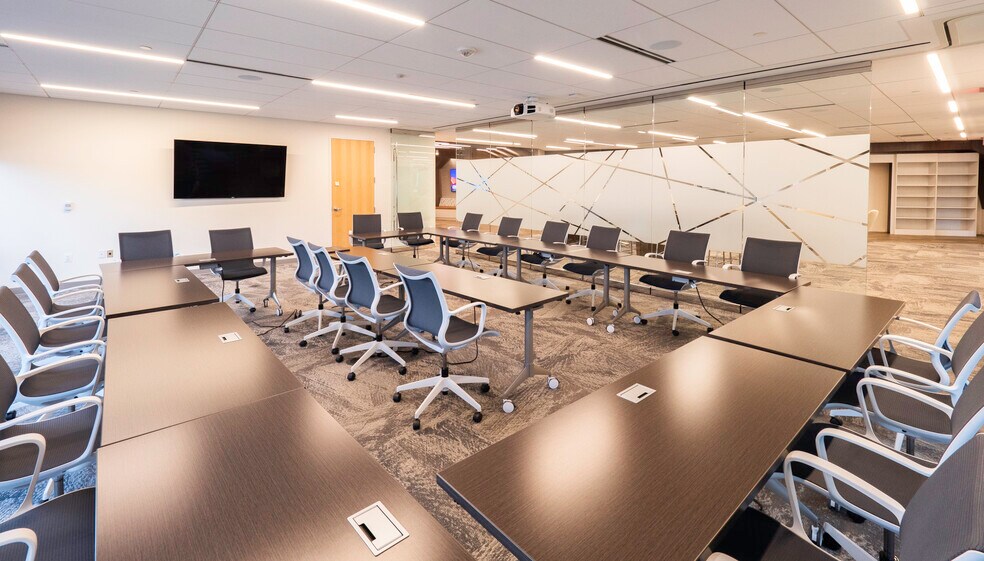 More Photos Of 2300 Corporate Park Dr, Herndon Unknown For Lease