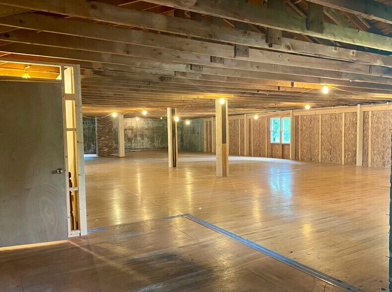 More Photos Of 7392 S Broadway, Red Hook Freestanding For Sale